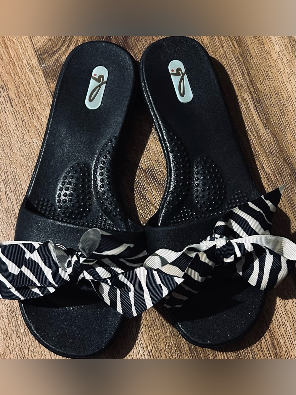Oka-B Madison Slide Sandals - Zebra Print Bow - Medium (7-7.5)